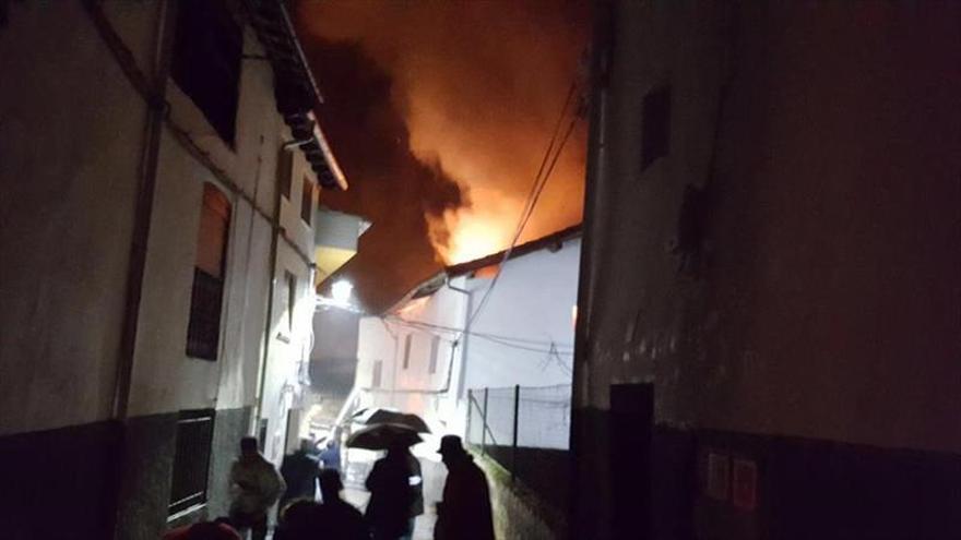 Incendio de tres viviendas en cuacos de yuste