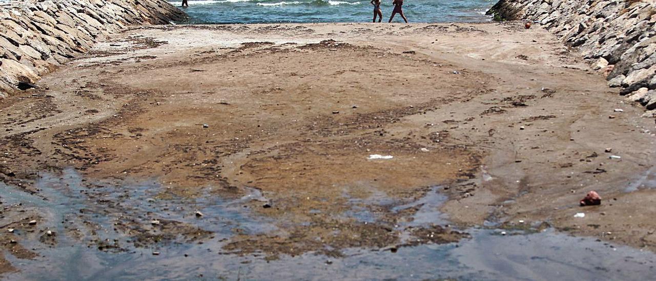 Desembocadura de la acequia de Vera a la playa. | MAO