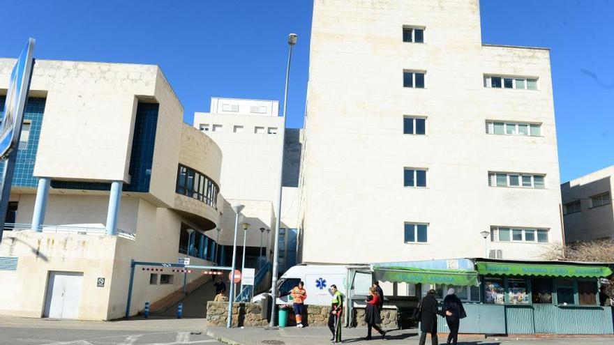 Muere un hombre tras precipitarse por una ventana del hospital de Plasencia