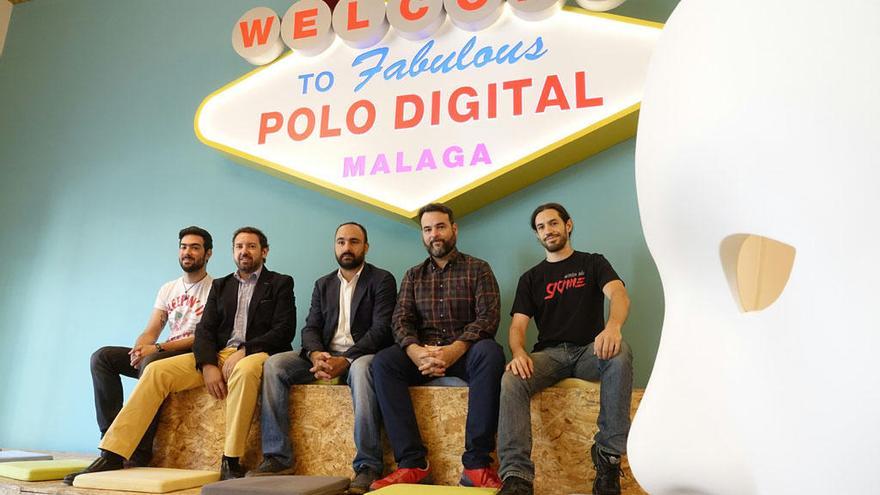 Mario Cortés y Francisco Salas con emprendedores del Polo.