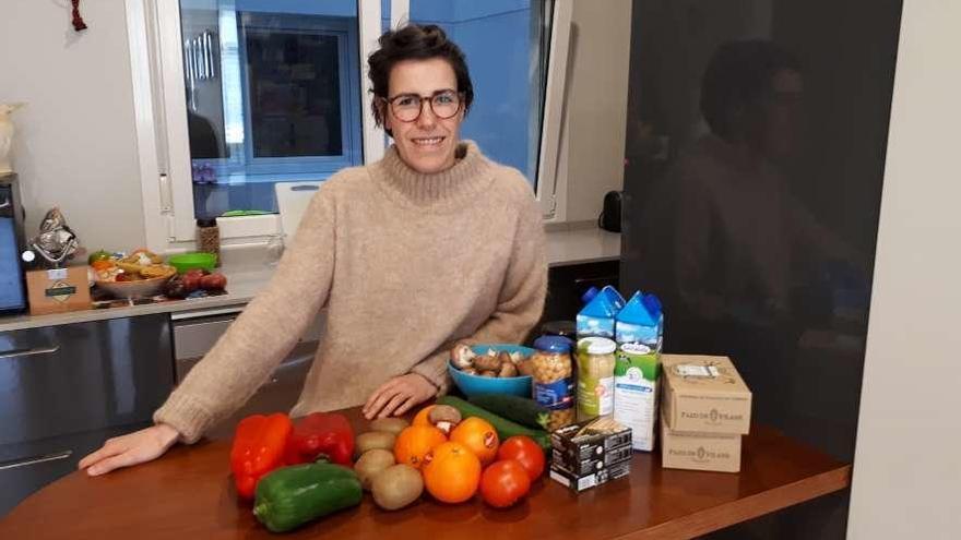 Clara Torres, en su vivienda donde cumple con la cuarentena.