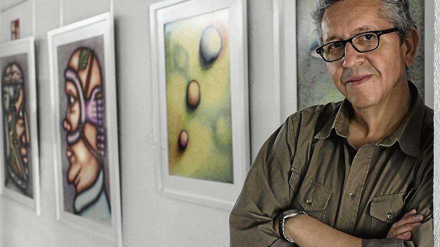 Juan Jiménez Parra, dibujante y pintor cacereño: &quot;Dibujo de vísceras para adentro; me gusta inventarme la realidad&quot;