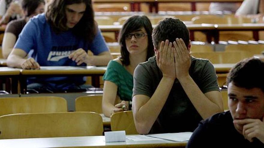 Estudiantes de bachillerato de la provincia durante una de las pruebas de selectividad en el mes de junio del año pasado.