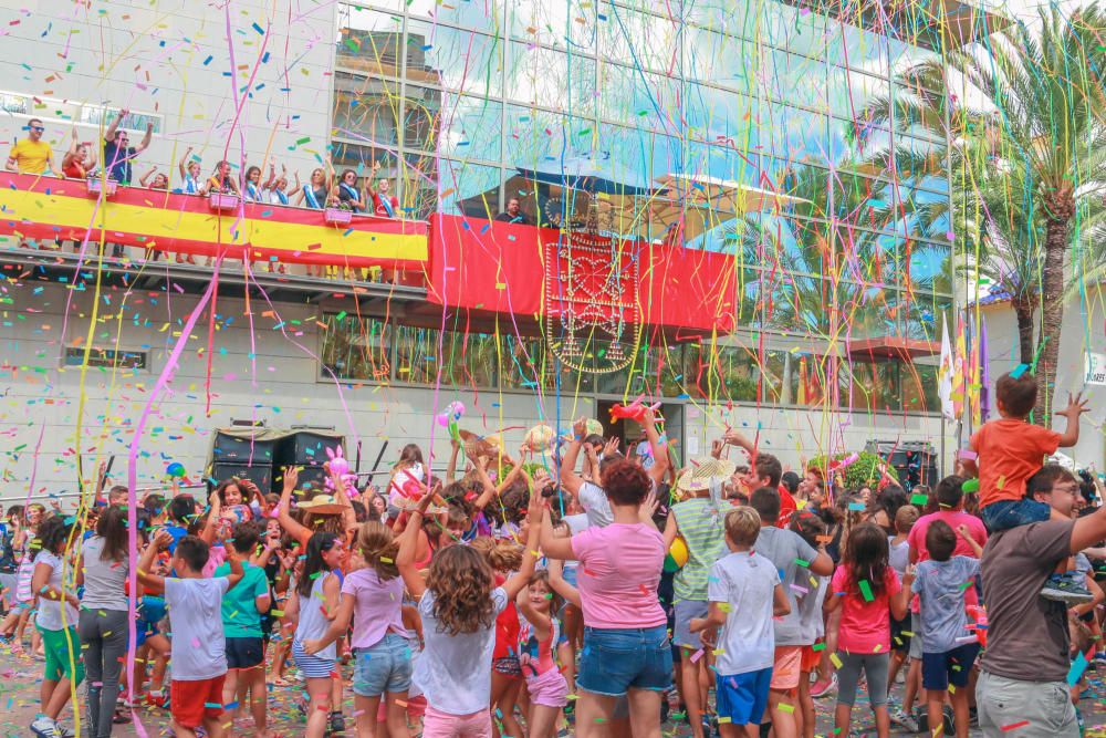 La fiesta y la alegría inundan Dolores tras el chupinazo de las fiestas patronales