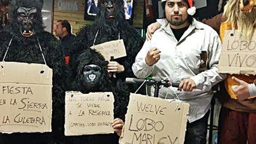 Uno de los grupos de carnaval de ayer en Villanueva de Valrojo.