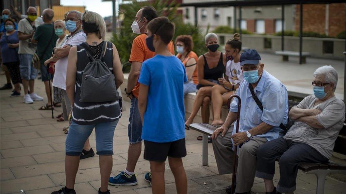 Cribajes masivos en Barcelona para frenar la propagación del virus