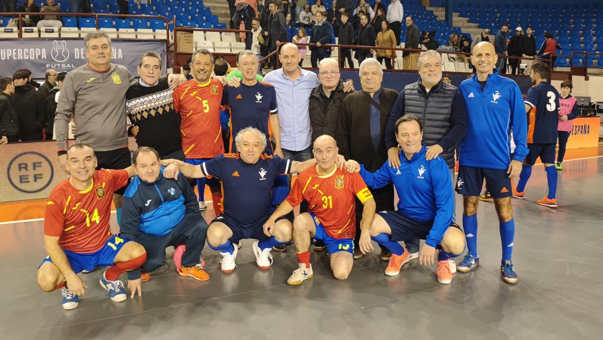 Los veteranos, entre ellos internacionales valencianos, protagonizaron la previa de la final en el Palau.