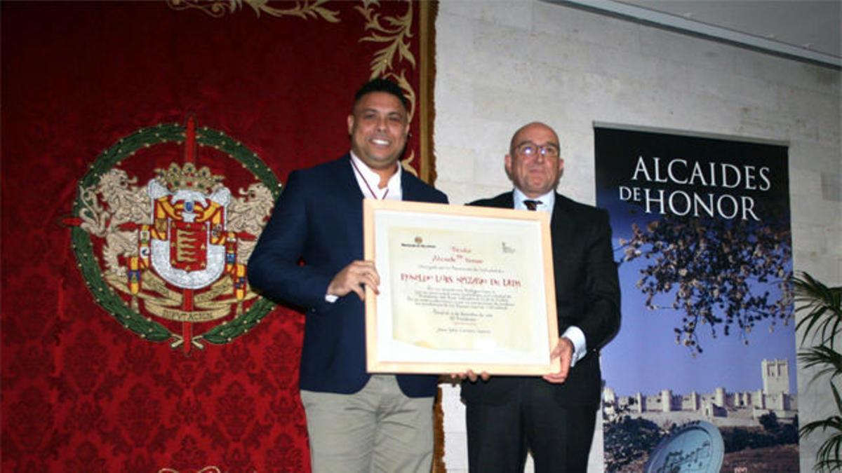 Ronaldo recibe la distinción de Alcaide del Museo Provincial del Vino de Valladolid