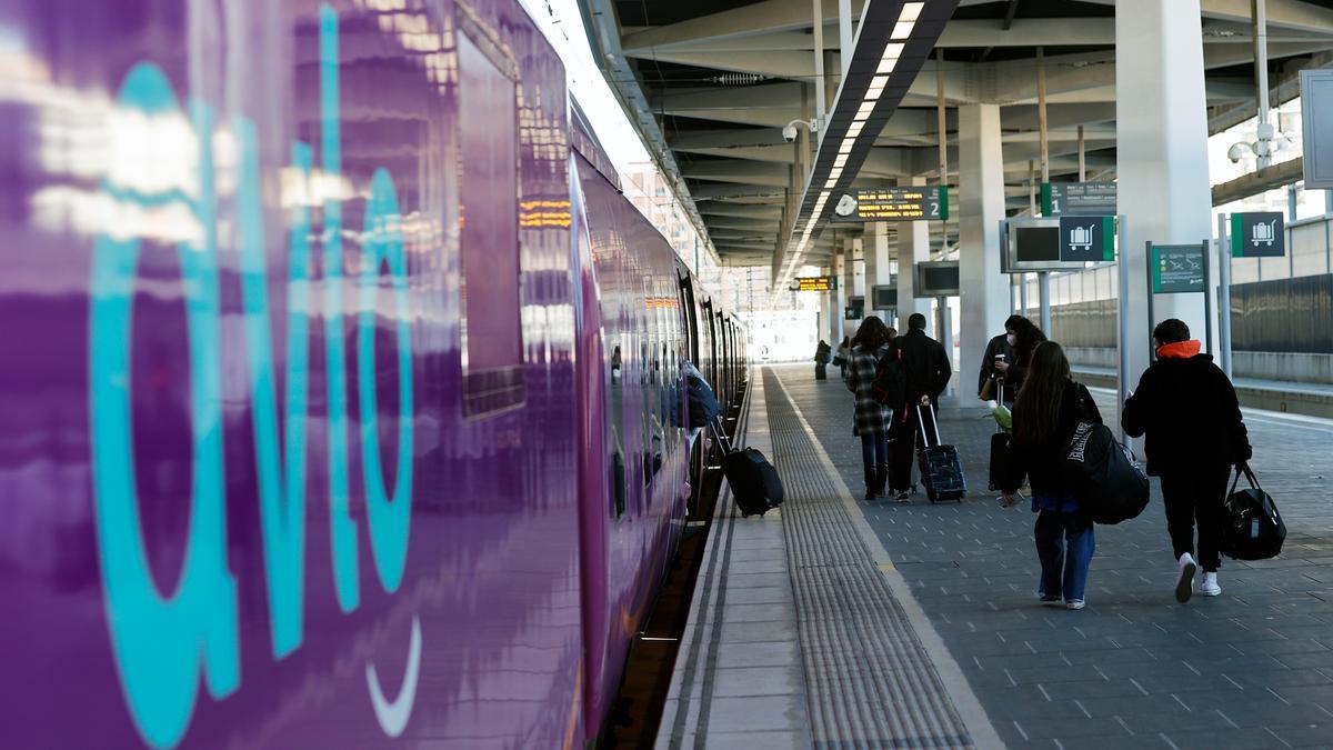 Avlo, el servicio de alta velocidad de bajo coste de Renfe, inicia sus operaciones entre València y Madrid