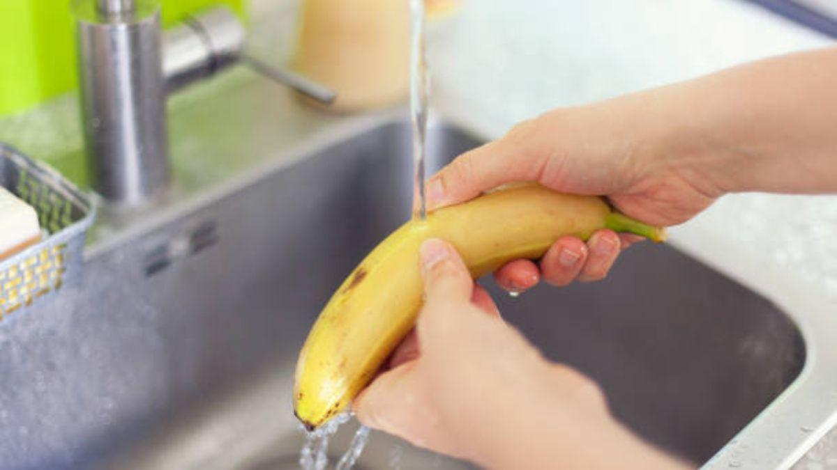 La razón por la que deberías lavar los plátanos antes de comerlos