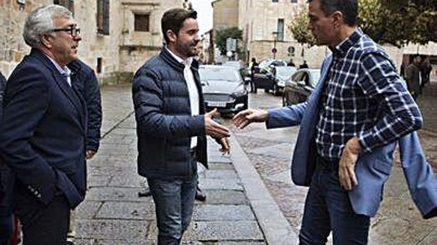 Llegada de Pedro Sánchez a la plaza de Viriato.