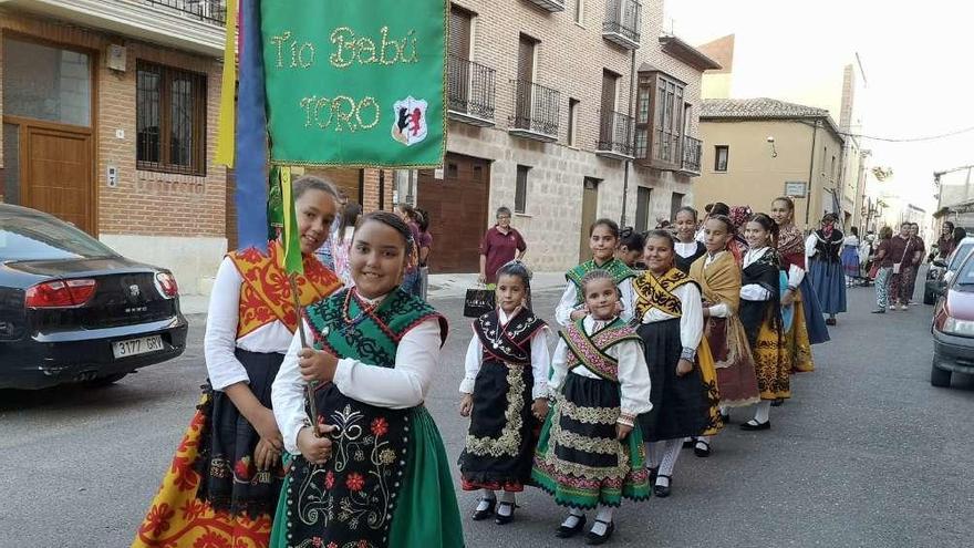 El pasacalles inauguró la jornada.