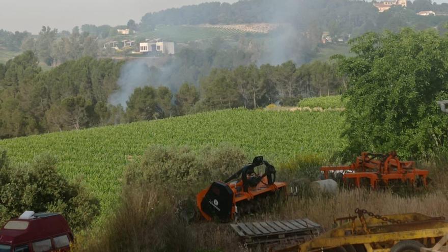 Vista de l&#039;incendi que s&#039;ha declarat a Sant Esteve Sesrovires