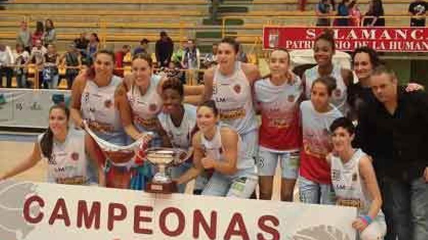 El Bembibre celebra el título de Copa Castilla y León.