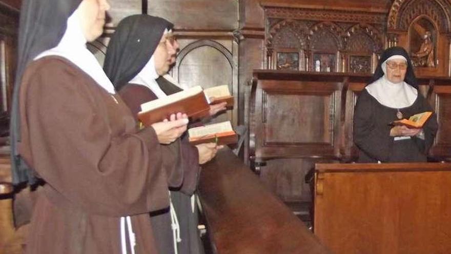 Las monjas clarisas de Villaviciosa, en su convento.