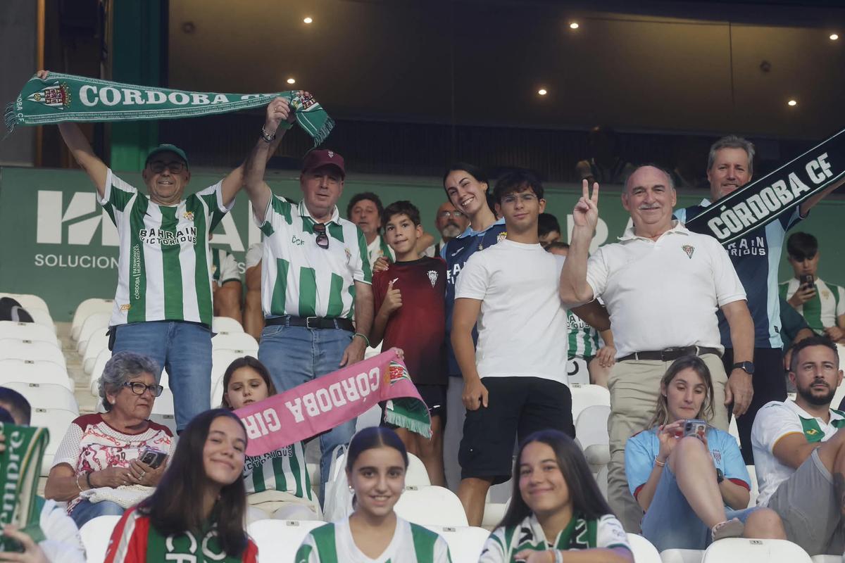 Córdoba CF-Granada | Las imágenes de la afición en El Arcángel