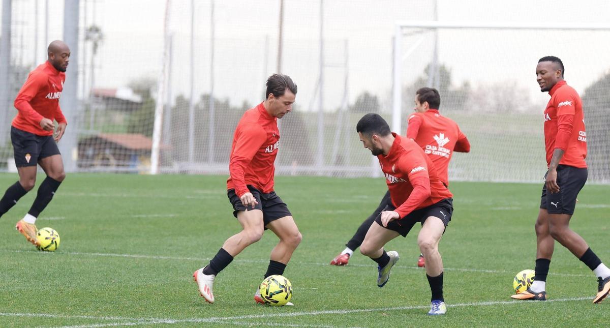 FOTOS: José Riestra ya lidera desde Mareo el proyecto del Sporting FOTOS: José Riestra ya lidera desde Mareo el proyecto del Sporting