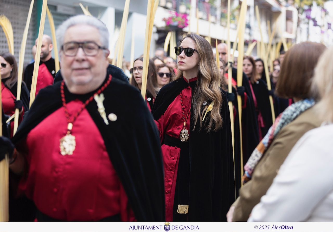 Espectacular y multitudinaria procesión del Domingo de Ramos en Gandia