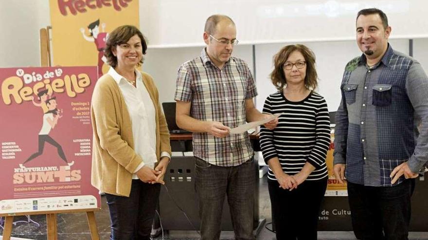 Por la izquierda, Ana Montserrat López, David Guardado, Carmen Fernández y David Varela, ayer, en el Antiguo Instituto.