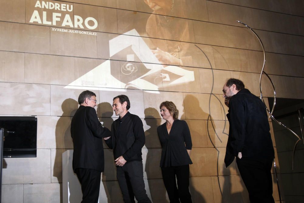 Entrega del premio Julio González a Andreu Alfaro