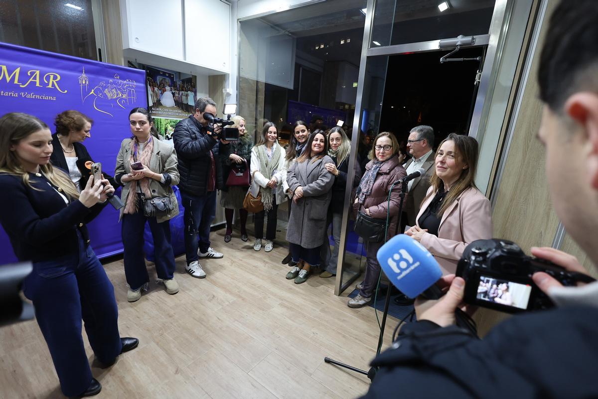 Mavimar entrega los cancanes del traje Siglo XVIII