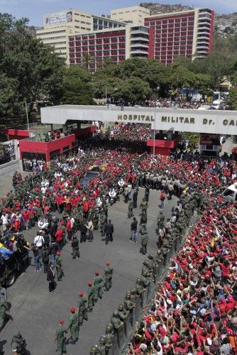 TRASLADO DEL FÉRETRO DE CHÁVEZ A LA ACADEMIA MILITAR EN CARACAS