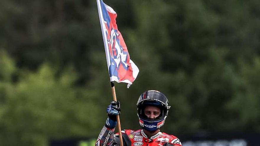 Andrea Dovizioso celebra su victoria en el Gran Premio de la República Checa.