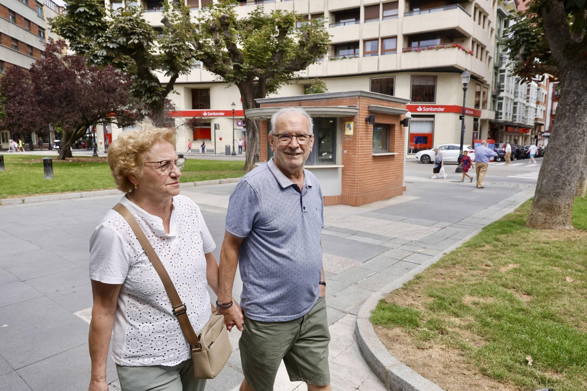 ¿Qué pasa con el quiosco de la plazuela de San Miguel? Un desierto que "apena" en Gijón (en imágenes)