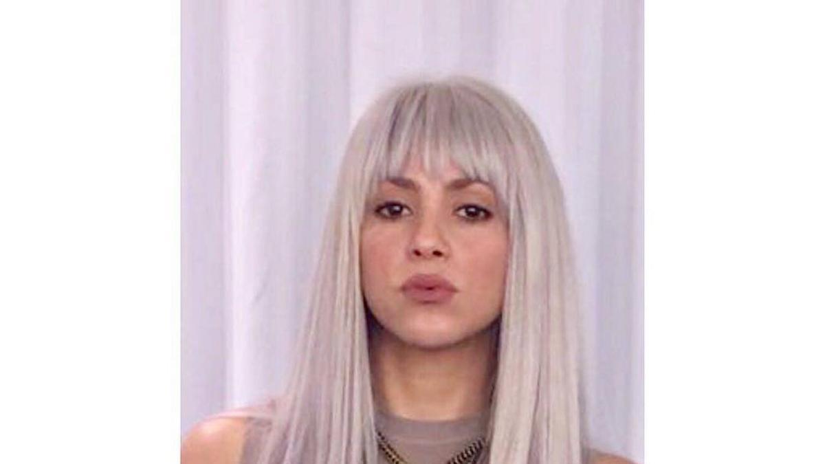 el-nuevo-look-white-de-shakira