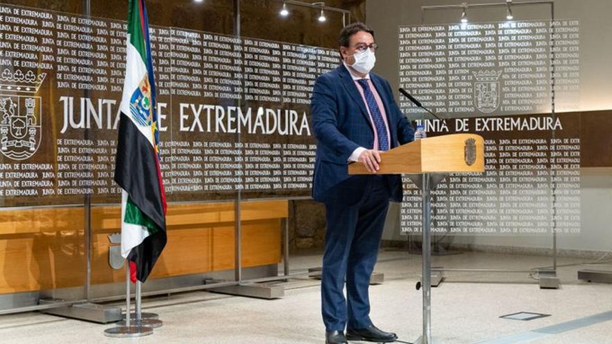 El consejero de Sanidad, José María Vergeles, en rueda de prensa este miércoles.