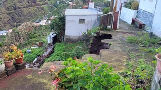 Las lluvias provocan desprendimientos en Afur