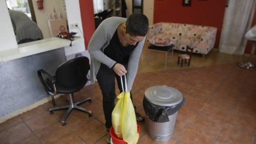 Este gesto de reciclar la basura ahorrará importantes cantidades a los vecinos y empresarios.