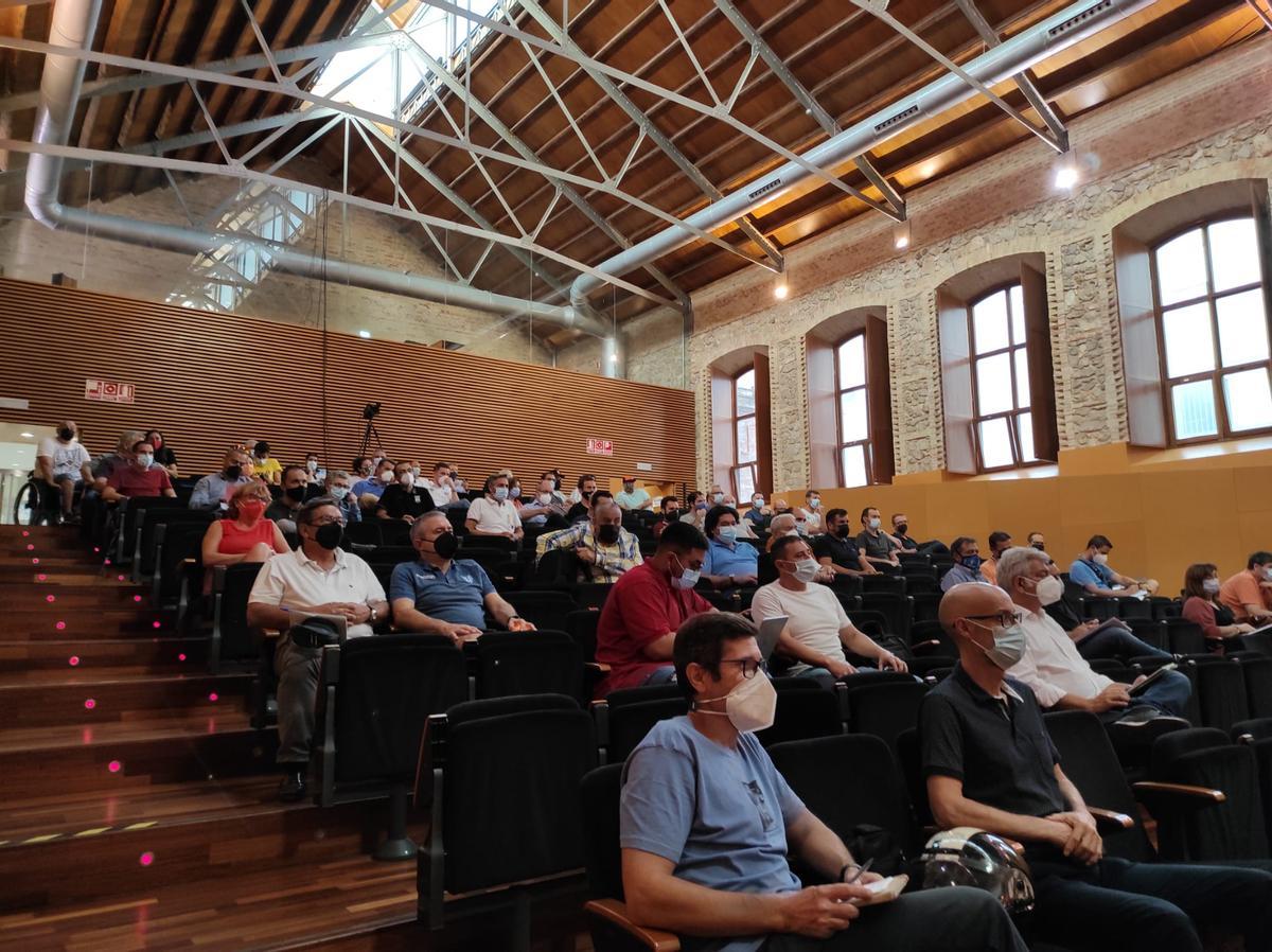 Asistentes a la reunión presencial en La Petxina