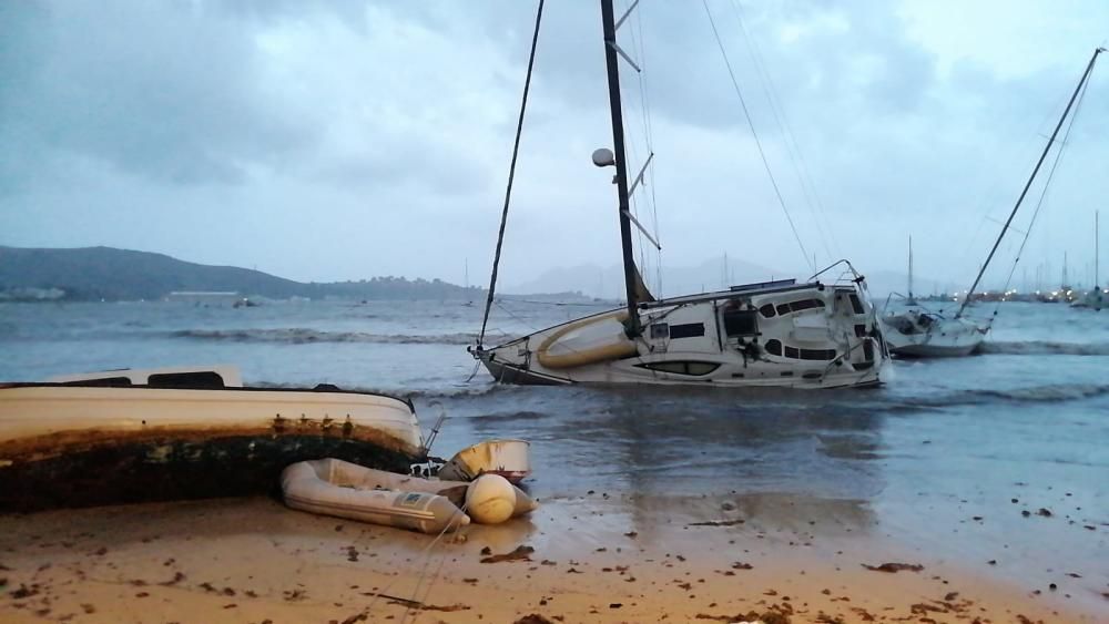 Barcos varados en el Port de Pollença