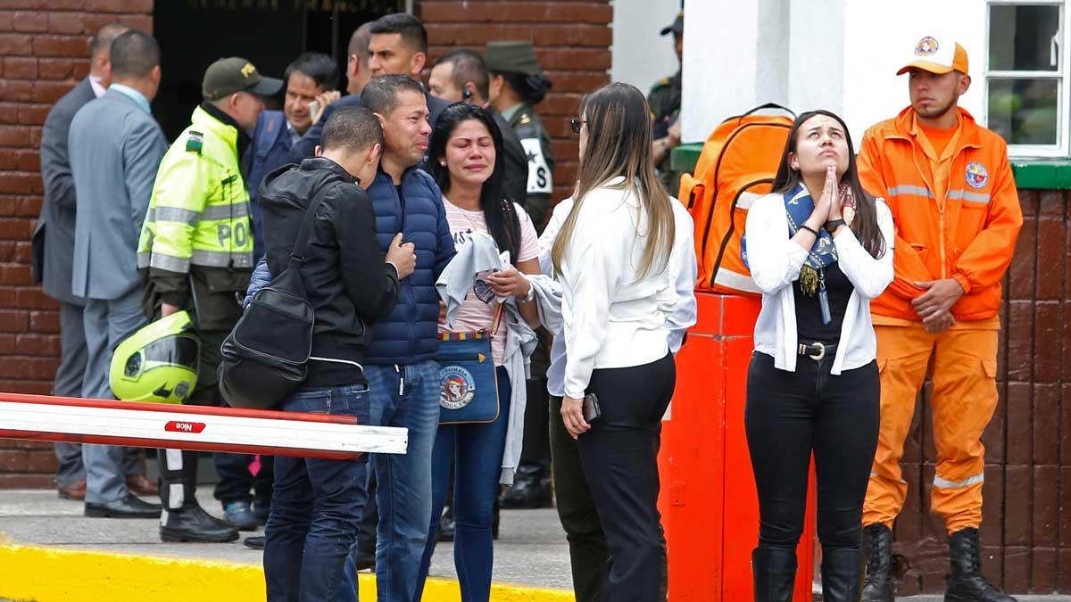 Al menos ocho personas murieron y diez más resultaron heridas por la detonación de un carro bomba en un estacionamiento de la Escuela General Santander en Bogotá, capital de Colombia.