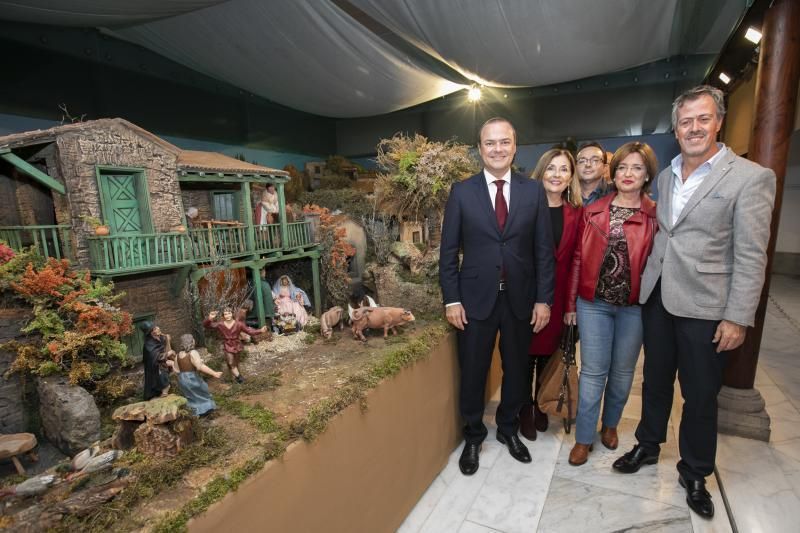 Encendido de la iluminación navideña en Santa Ana