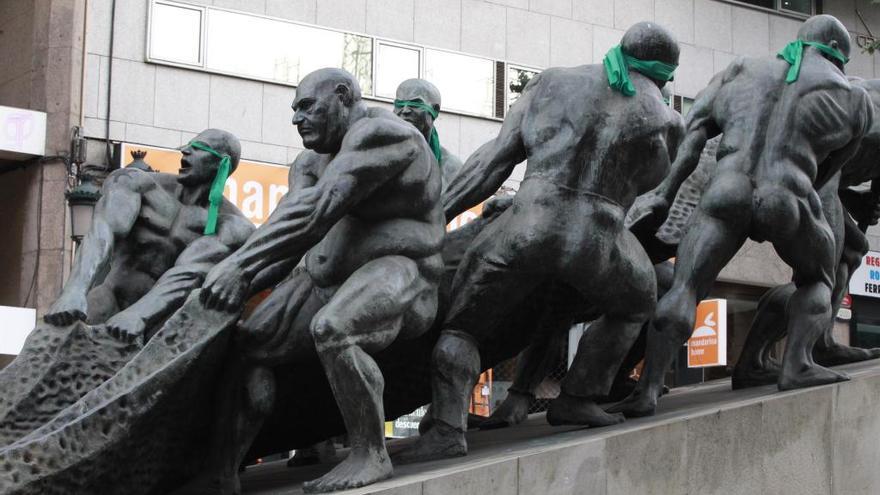 Escultura de los Rederos con los ojos vendados por el proyecto Enki // Jose Lores