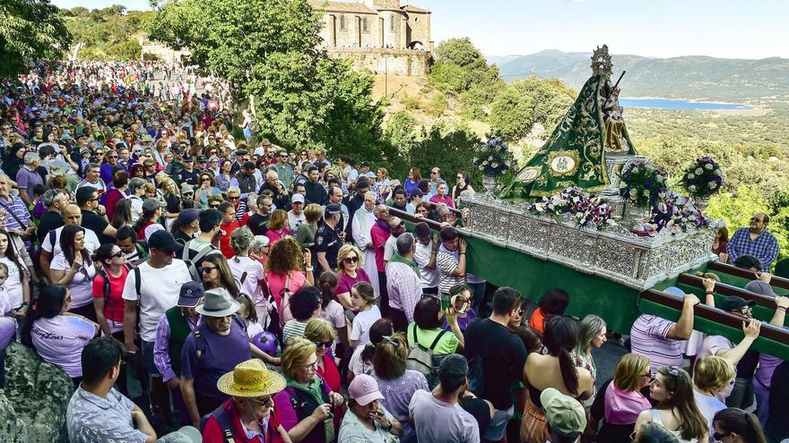 Autores del robo de la corona de la Virgen de Plasencia rompieron cámaras y cristal blindado