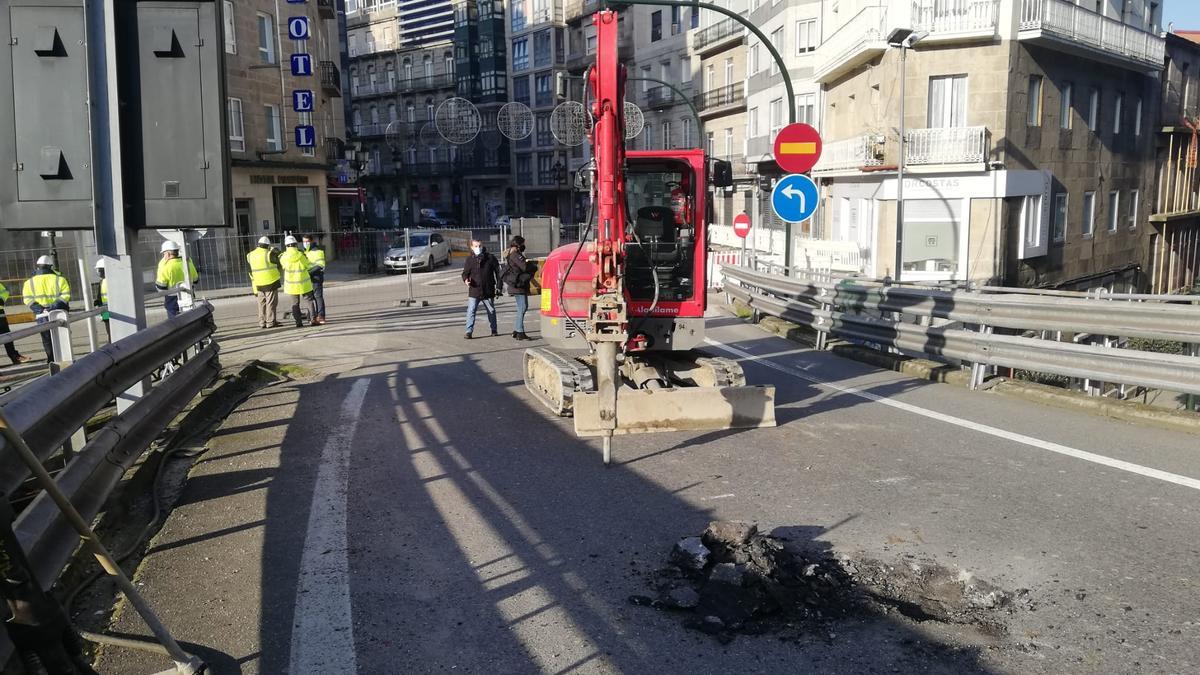 Este martes comenzaron las obras de demolición del puente sobre la calle Alfonso XIII.