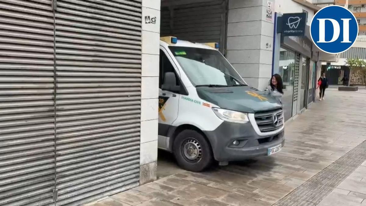 Llegada a los Juzgados de Ibiza del sospechoso de apuñalar mortalmente a un hombre en Ibiza