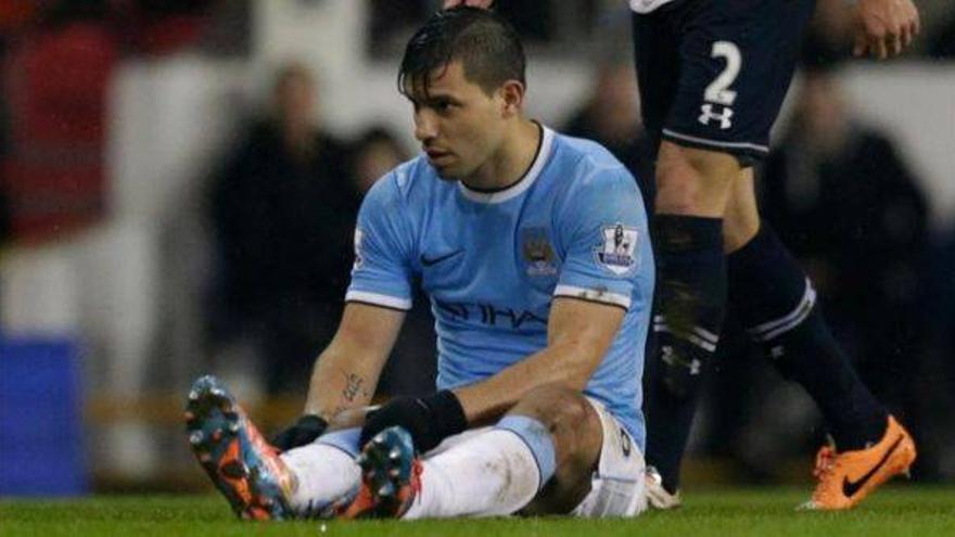 El City se pone líder de la Premier, pero Agüero se lesiona