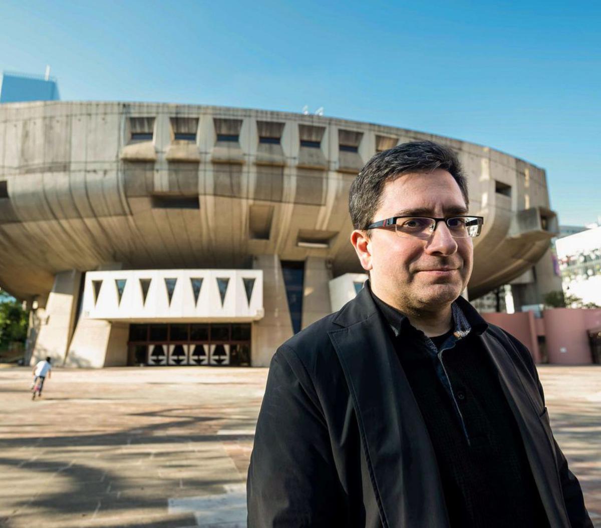 Hèctor Parra prepara una òpera en homenatge a París Hèctor Parra prepara una òpera en homenatge a París