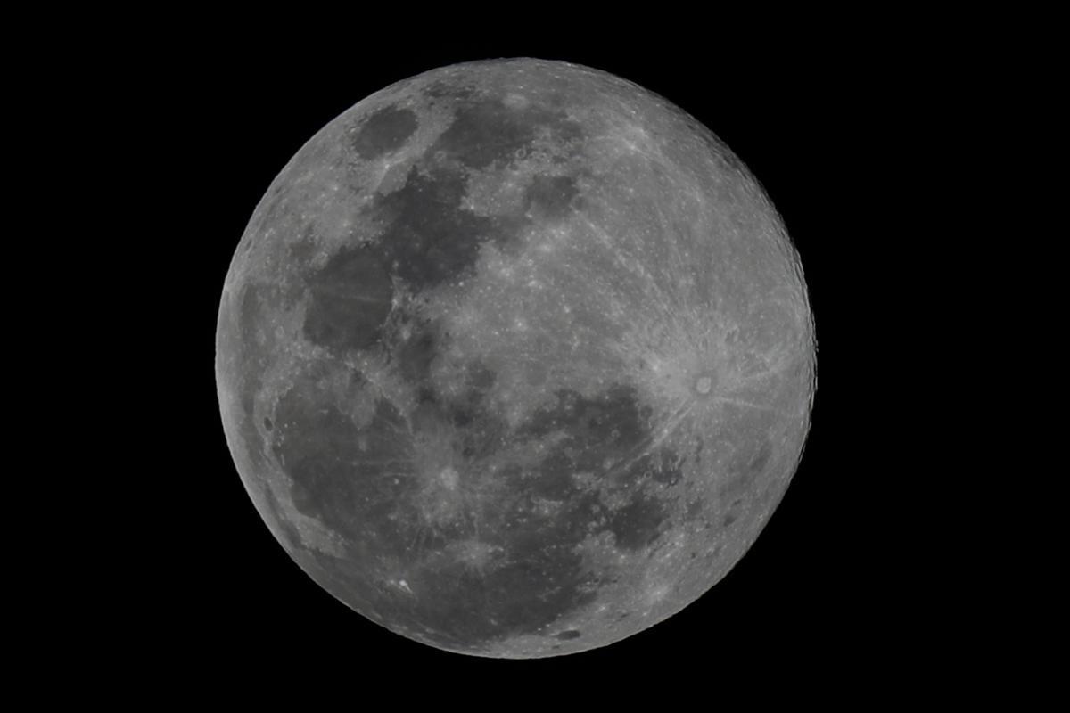 La Lluna pot captar senyals ocults de l’Univers