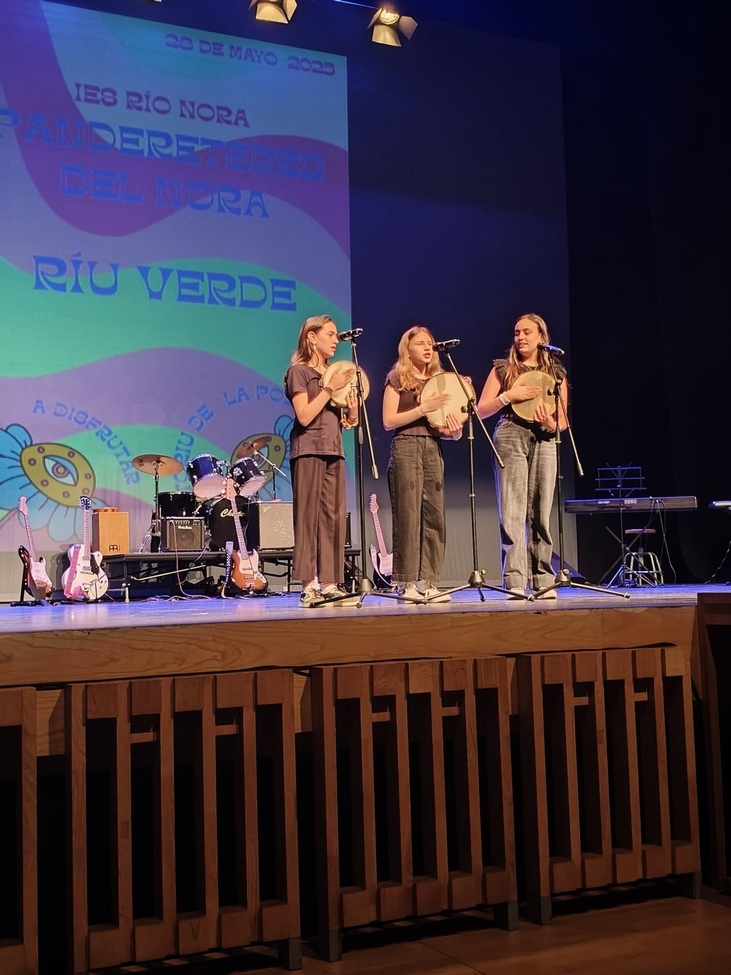 El Festival Artístico del IES Río Nora, en la Pola, en imágenes