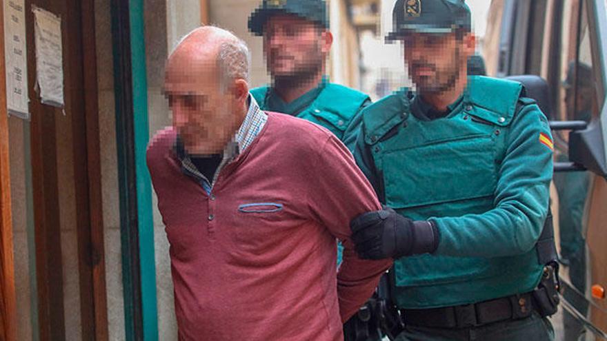 El detenido, a su llegada a los juzgados de Manacor.