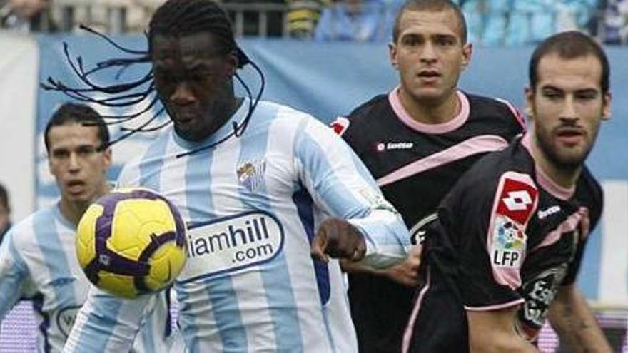 Felipe Caicedo es uno de los dos ´9´ que ha tenido el Málaga esta temporada. Ahora Caicedo tampoco está mejorando los números del portugués.