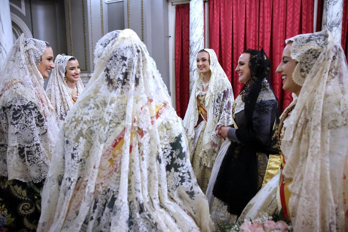 María José Catalá, vestida de fallera en la Ofrenda de 2026