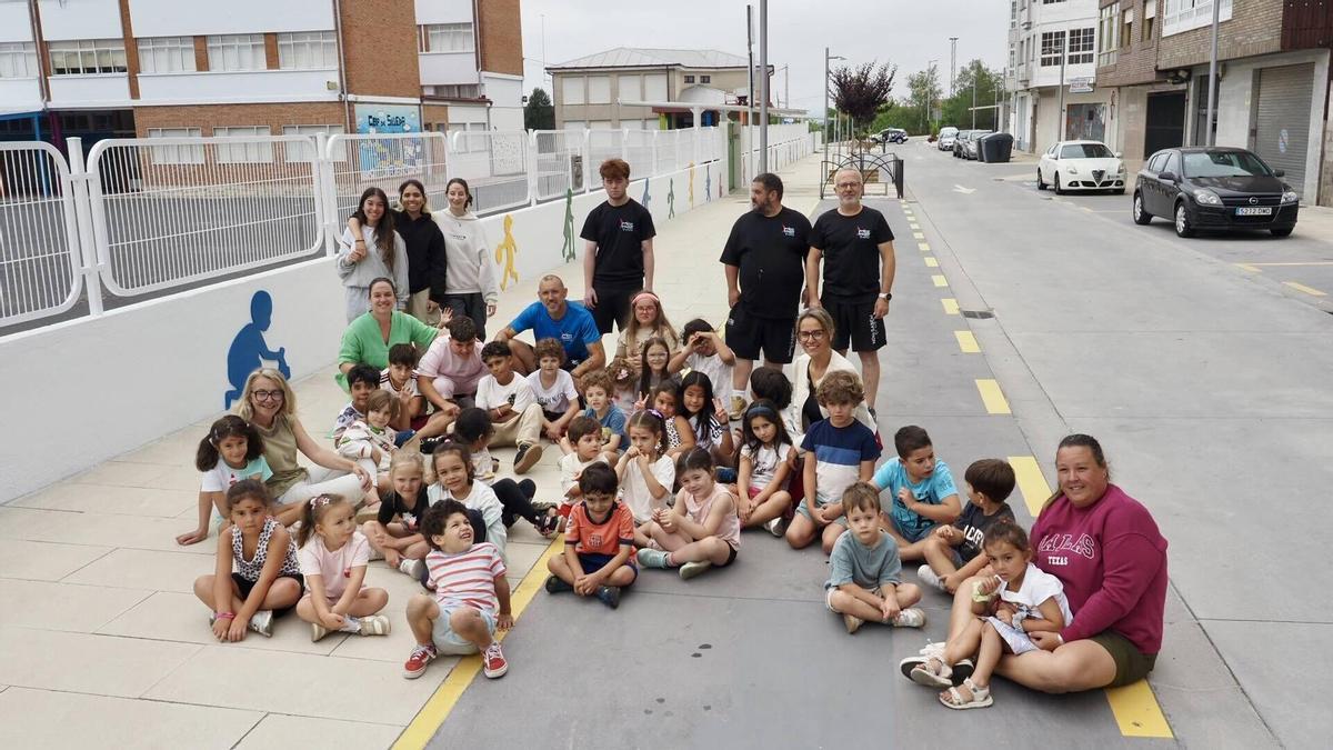 Participantes del programa Concilia Silleda en una actividad anterior del campamento municipal.