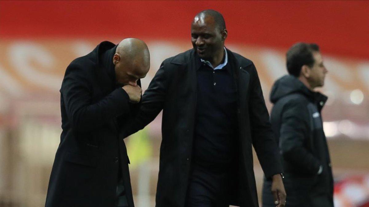 Henry y Vieira se saludan en la previa al encuentro