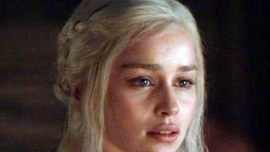 Emilia Clarke como Daenerys en la serie.